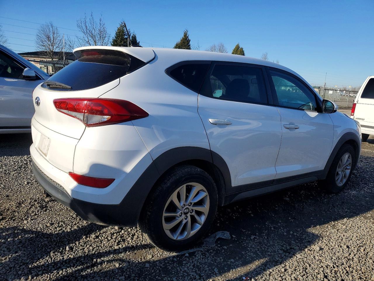 2016 HYUNDAI TUCSON SE photo 3