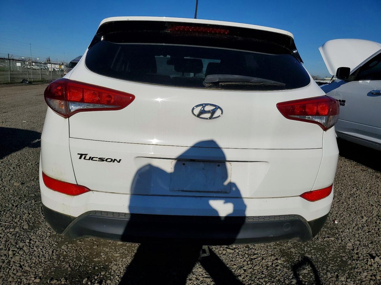 2016 HYUNDAI TUCSON SE photo 6