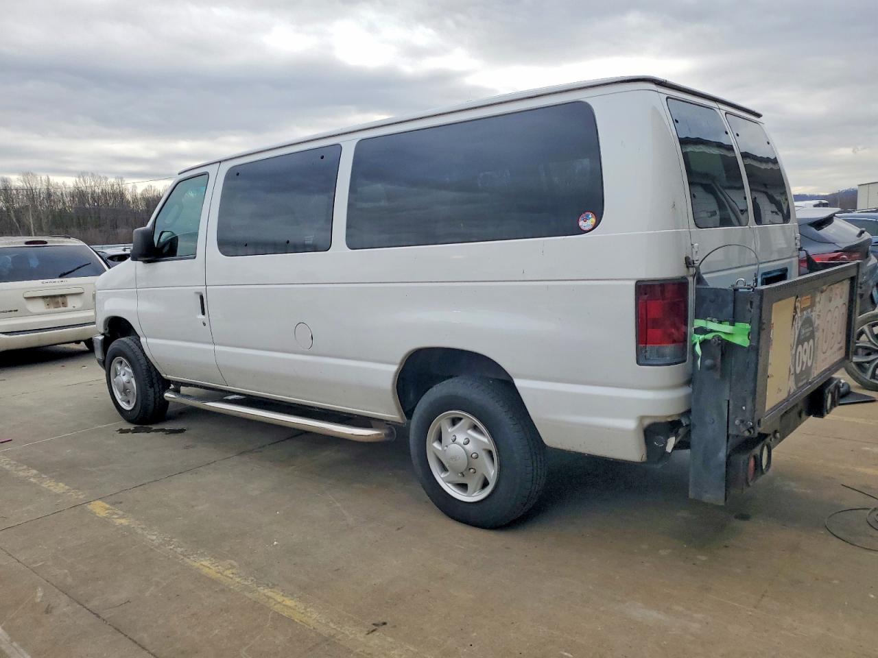 2008 FORD ECONOLINE E350 SUPER DUTY WAGON photo 2