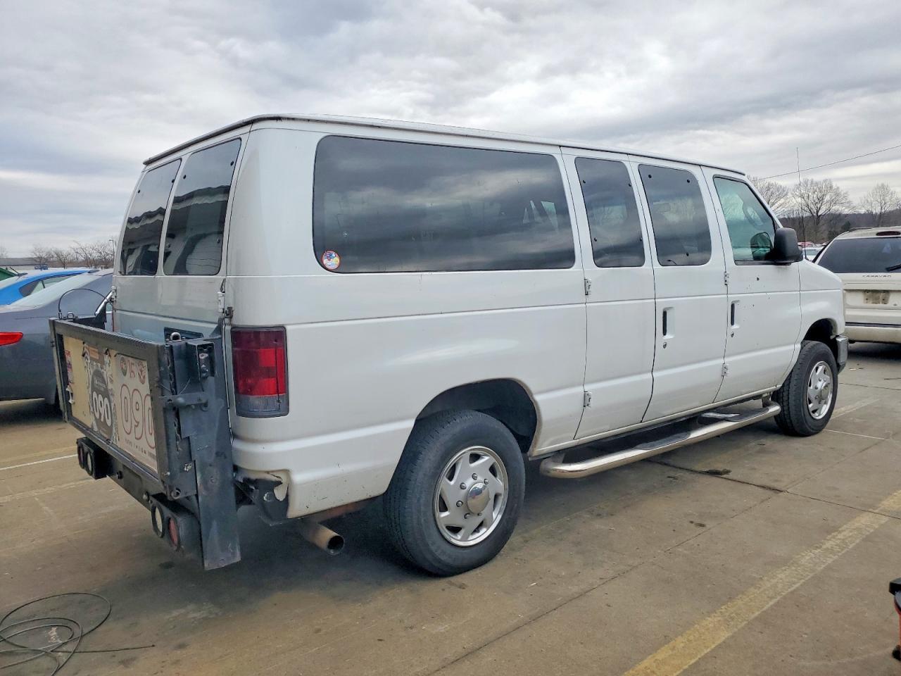 2008 FORD ECONOLINE E350 SUPER DUTY WAGON photo 3