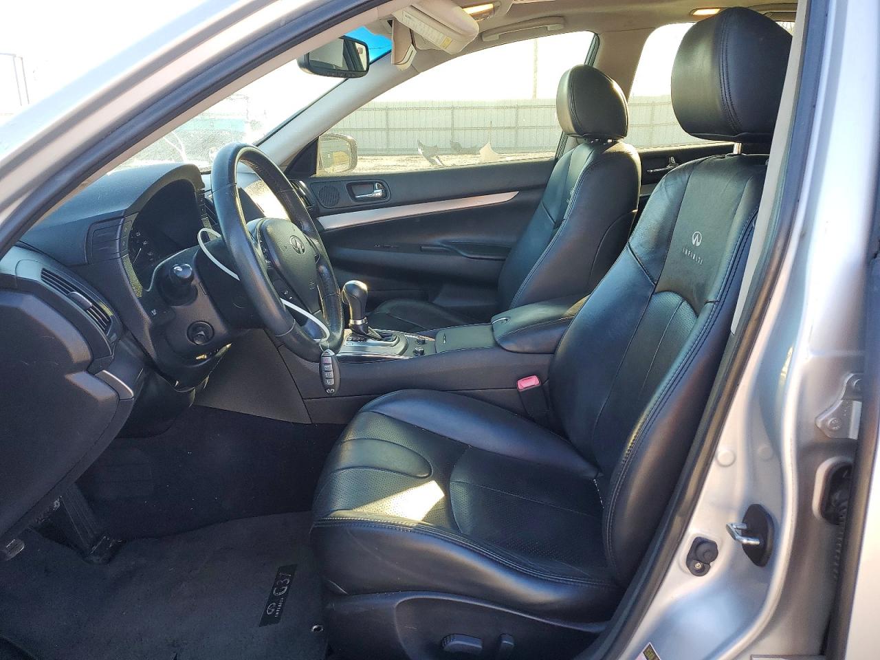 2012 INFINITI G37 BASE photo 7