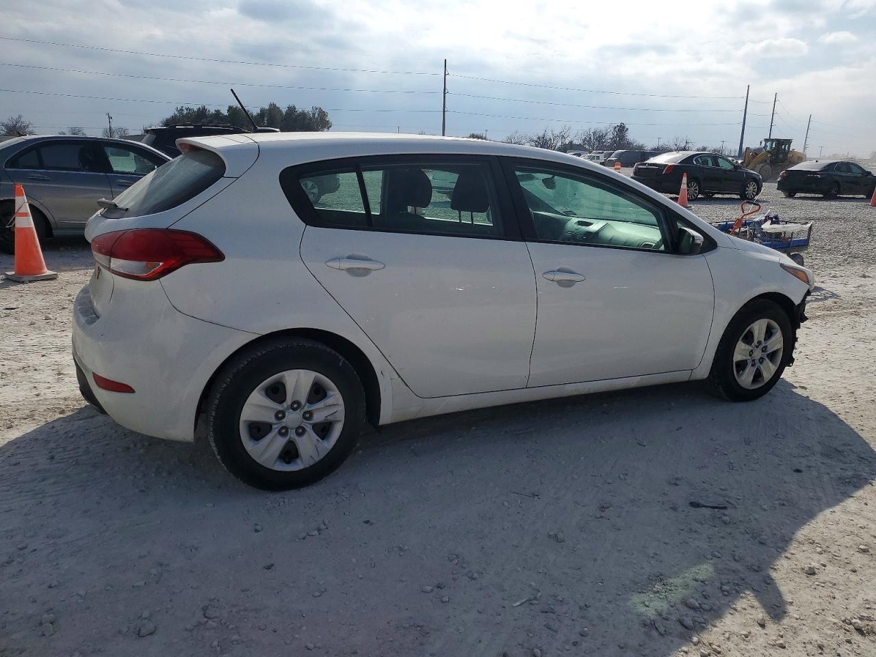 2017 KIA FORTE LX photo 3