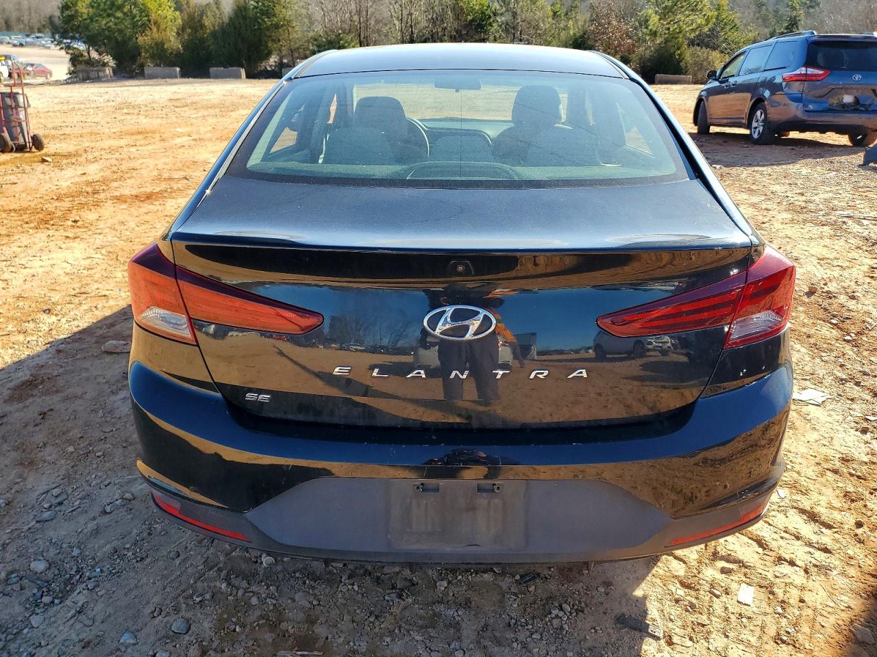 2019 HYUNDAI ELANTRA SE photo 6
