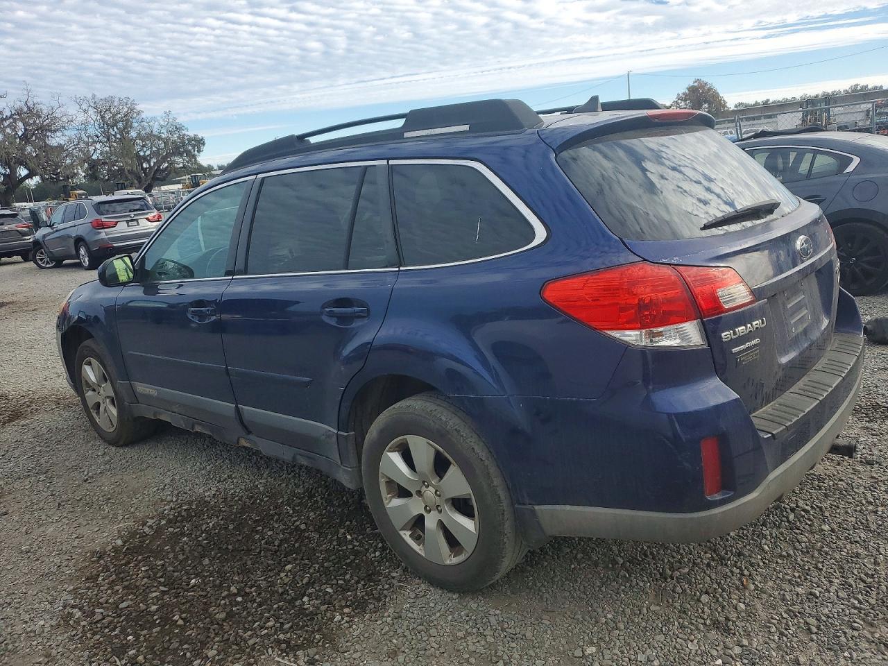 2011 SUBARU OUTBACK 2.5I PREMIUM photo 2
