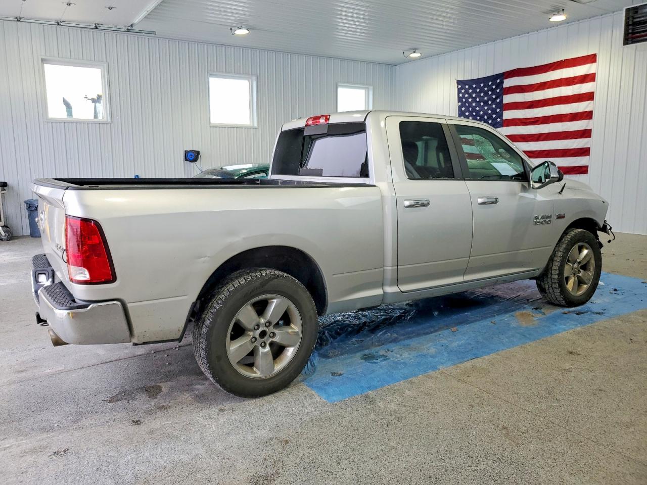 2016 RAM 1500 SLT photo 3