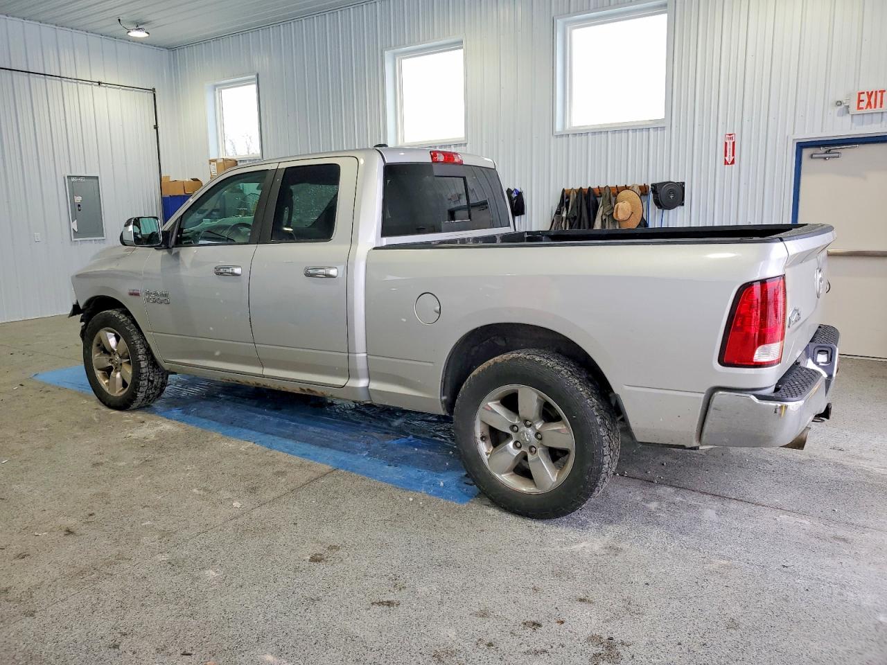 2016 RAM 1500 SLT photo 2