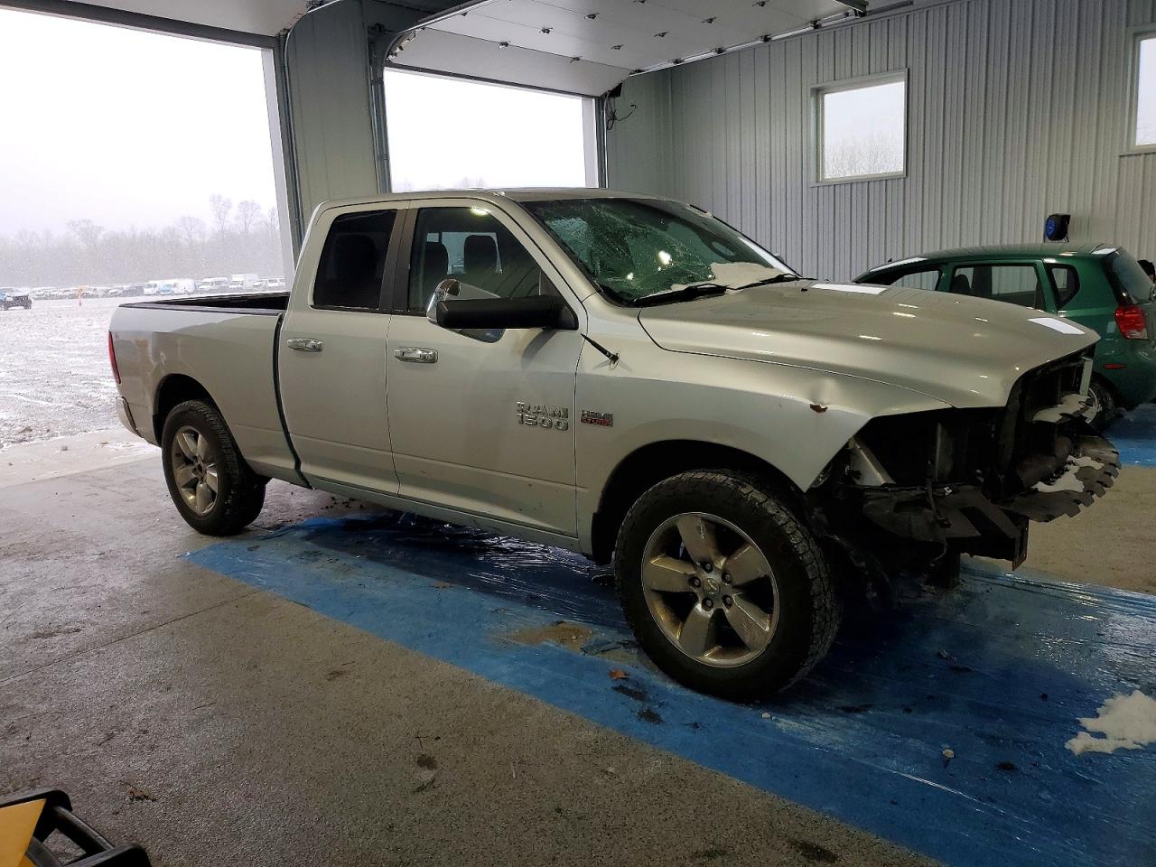 2016 RAM 1500 SLT photo 4