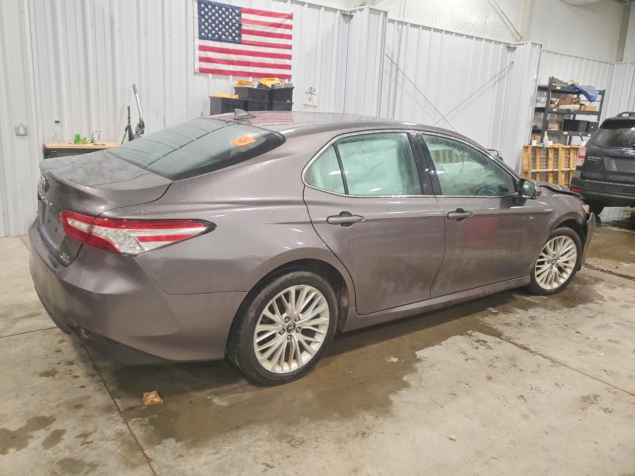 2018 TOYOTA CAMRY HYBRID photo 5