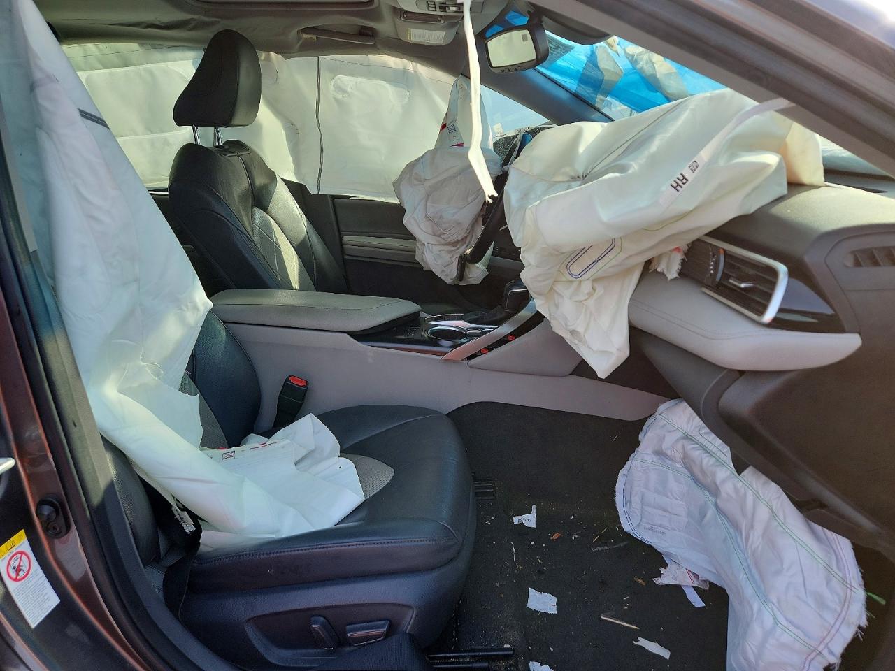 2018 TOYOTA CAMRY HYBRID photo 13