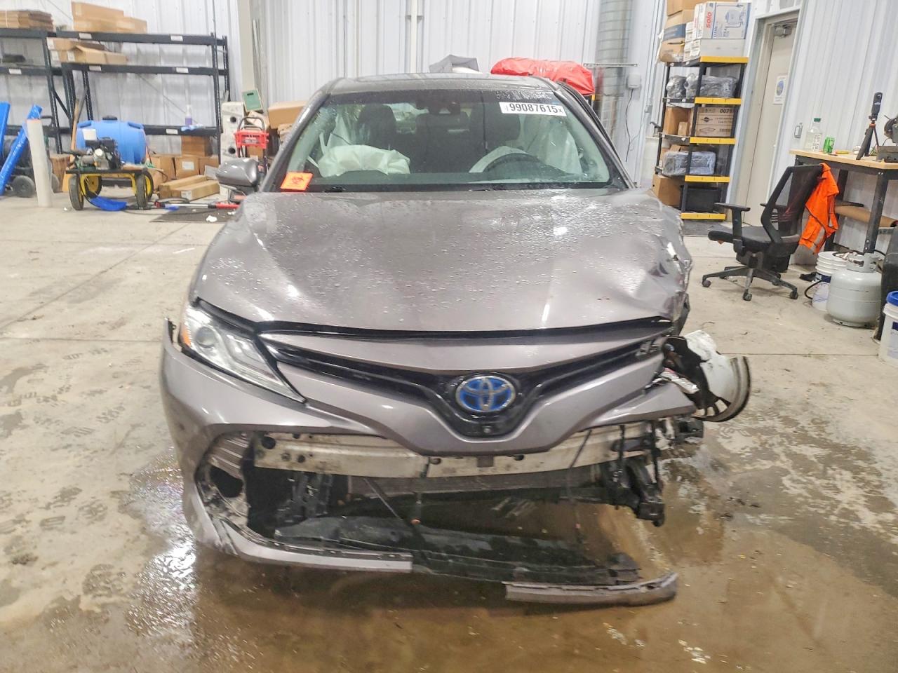 2018 TOYOTA CAMRY HYBRID photo 9