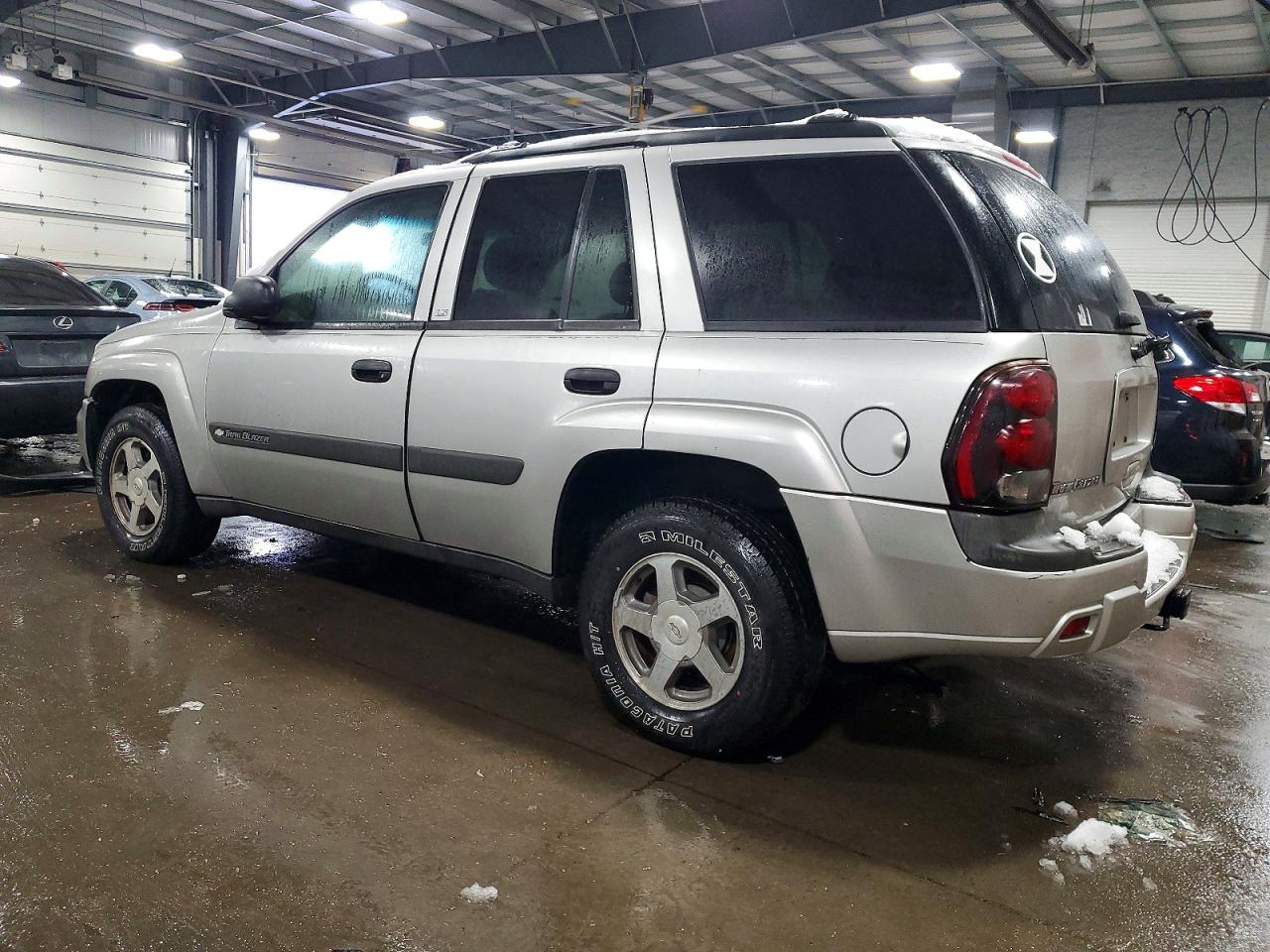 2004 CHEVROLET TRAILBLAZER LS photo 2