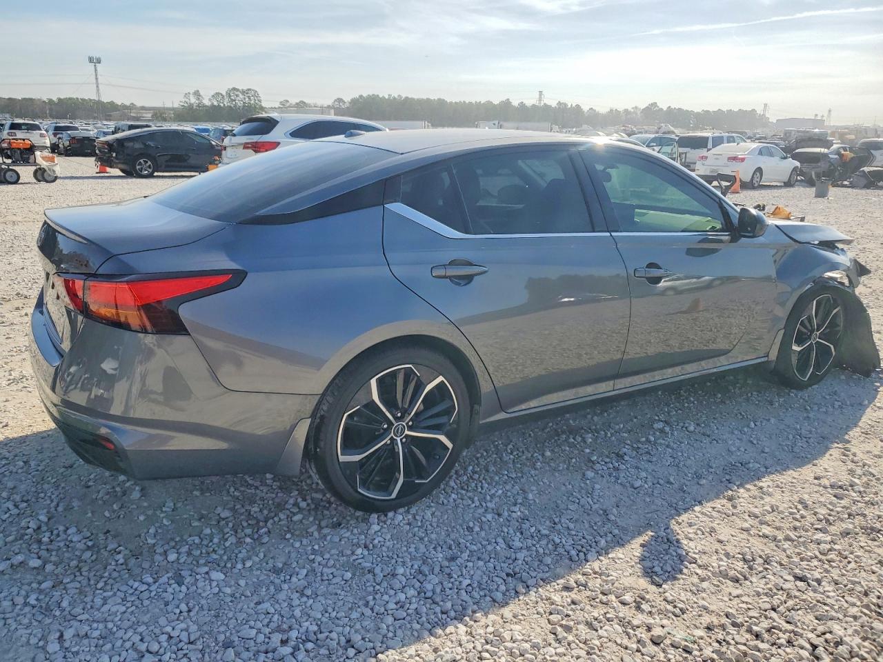 2024 NISSAN ALTIMA SR photo 3