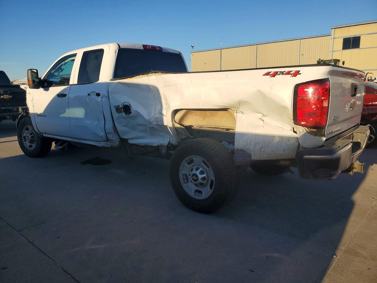 2019 CHEVROLET SILVERADO K2500 HEAVY DUTY photo 3
