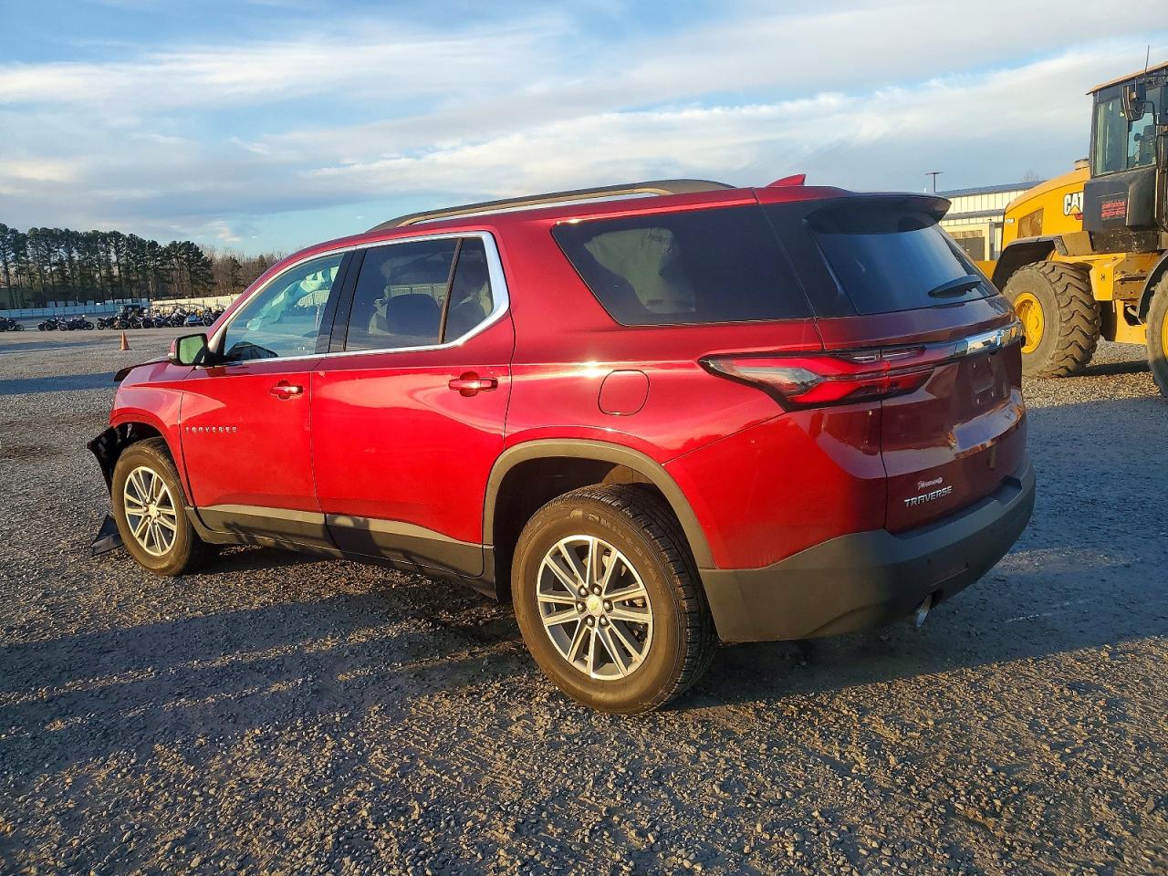 2023 CHEVROLET TRAVERSE LT photo 2