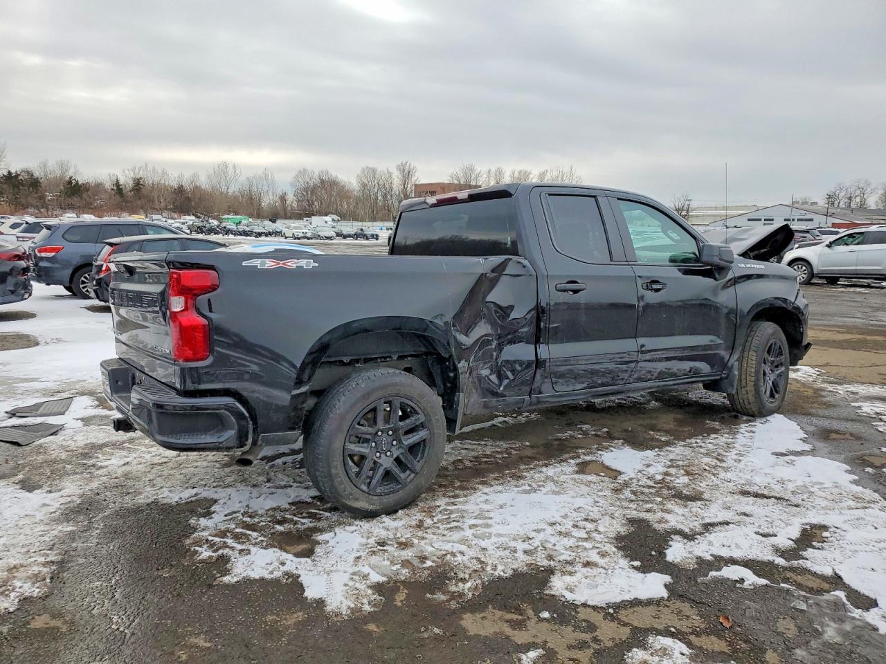 2023 CHEVROLET SILVERADO K1500 CUSTOM photo 3
