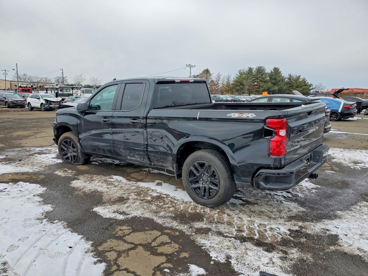 2023 CHEVROLET SILVERADO K1500 CUSTOM photo 2