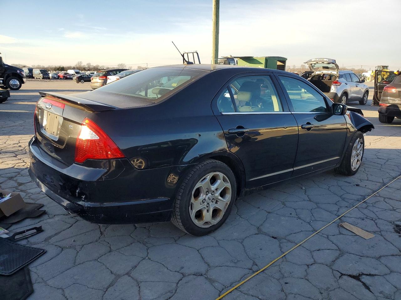 2011 FORD FUSION SE photo 3
