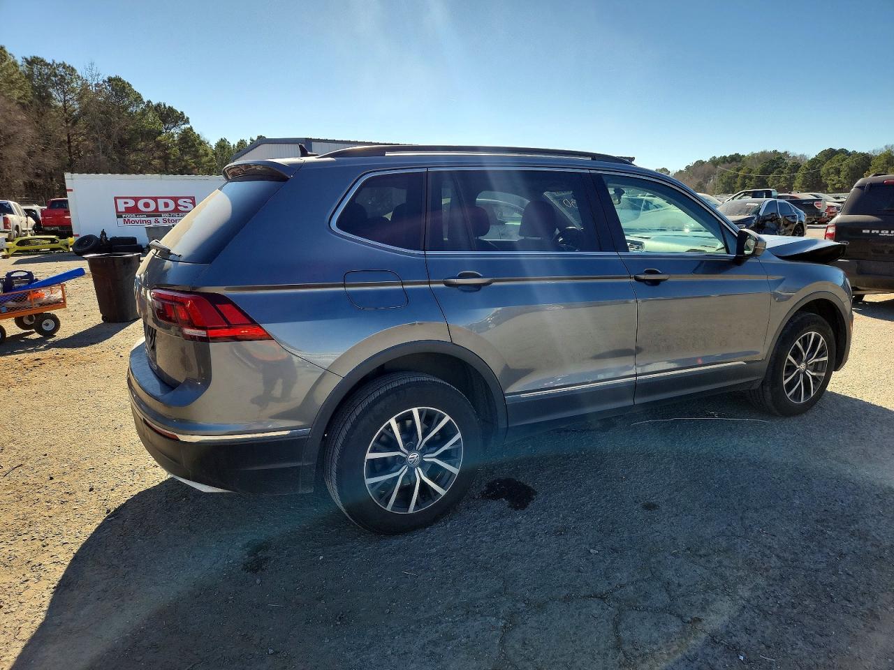 2020 VOLKSWAGEN TIGUAN SE photo 3