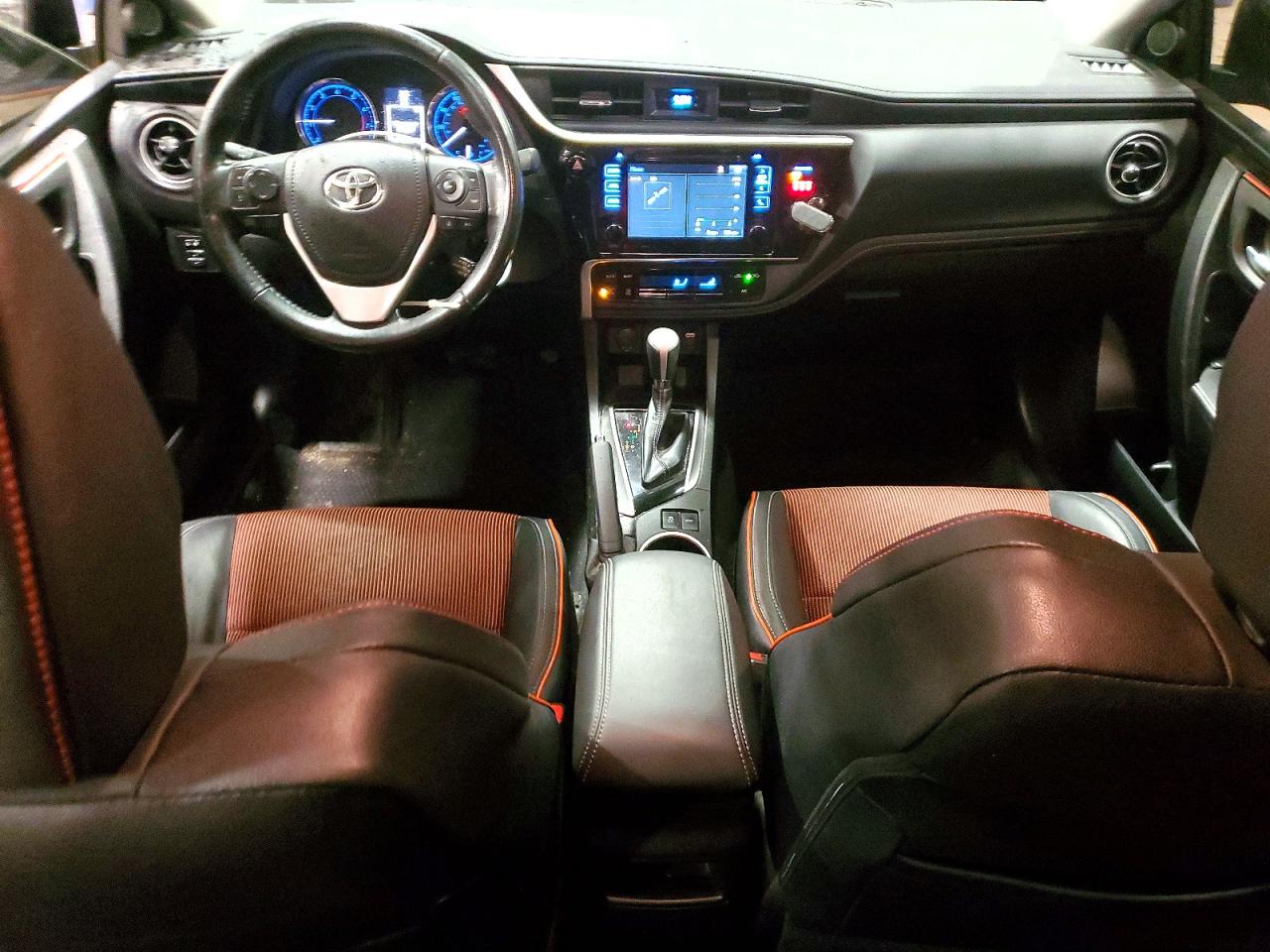 2018 TOYOTA COROLLA L photo 8