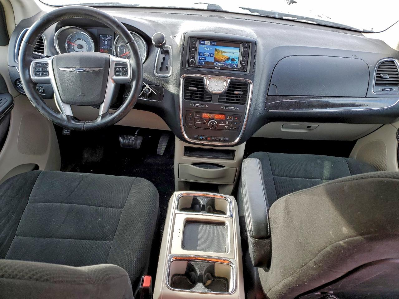2012 CHRYSLER TOWN & COUNTRY TOURING photo 8