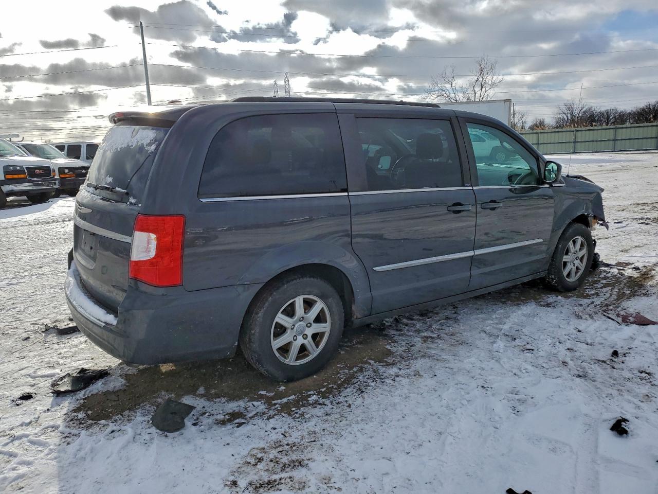 2012 CHRYSLER TOWN & COUNTRY TOURING photo 3