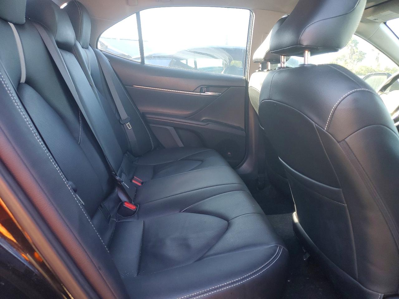 2020 TOYOTA CAMRY LE photo 10