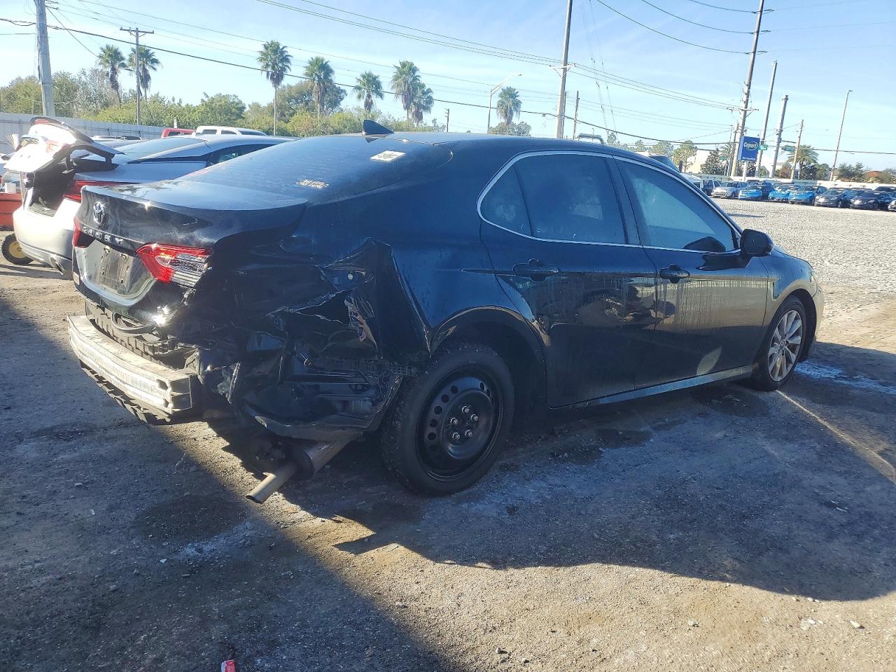 2020 TOYOTA CAMRY LE photo 3