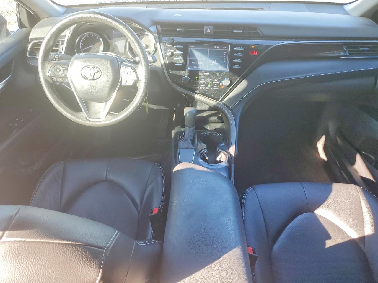 2020 TOYOTA CAMRY LE photo 8