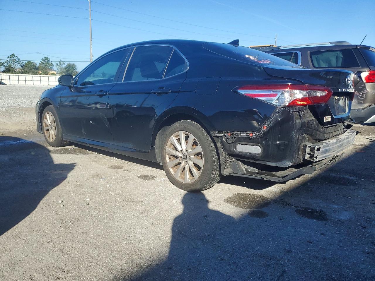 2020 TOYOTA CAMRY LE photo 2