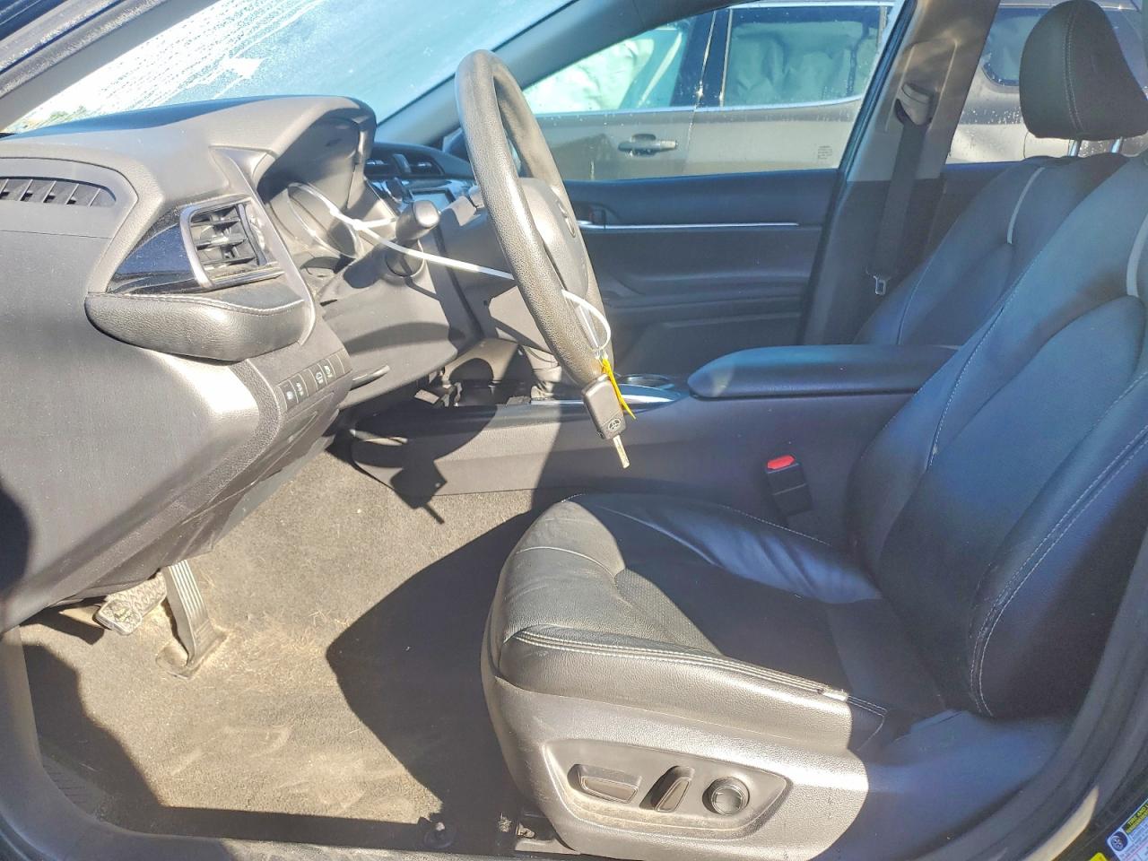 2020 TOYOTA CAMRY LE photo 7