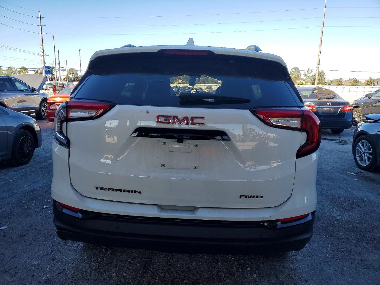 2024 GMC TERRAIN SLT photo 6