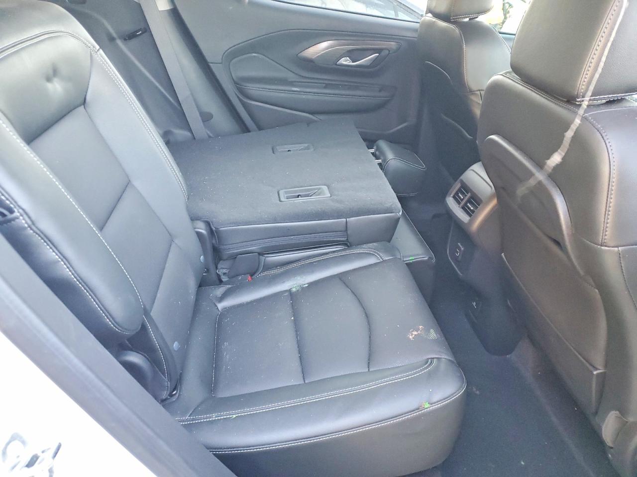 2024 GMC TERRAIN SLT photo 11