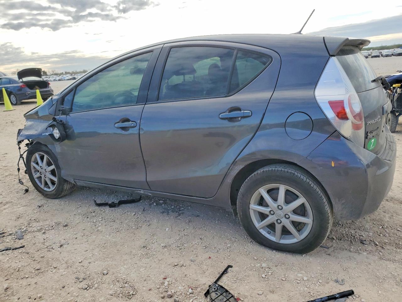 2012 TOYOTA PRIUS C photo 3