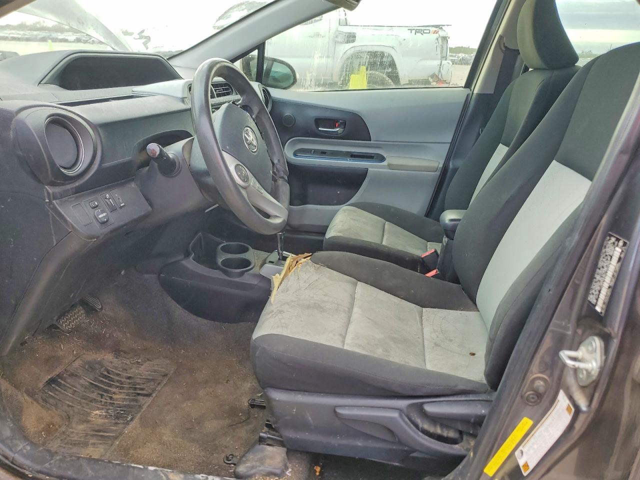 2012 TOYOTA PRIUS C photo 13
