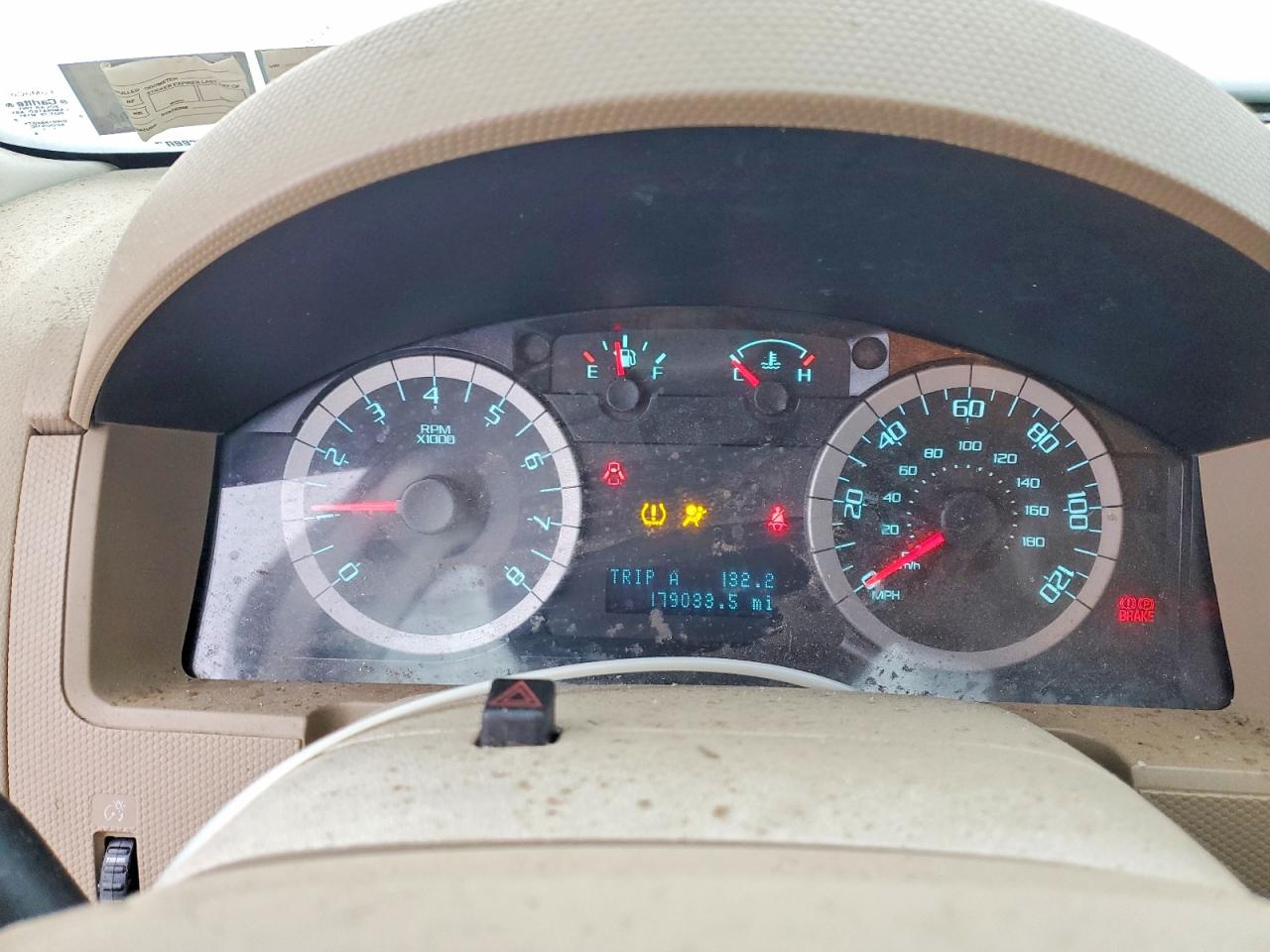 2010 FORD ESCAPE XLT photo 17