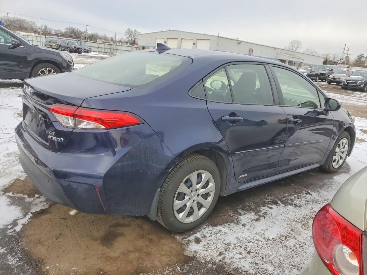 2023 TOYOTA COROLLA LE photo 3