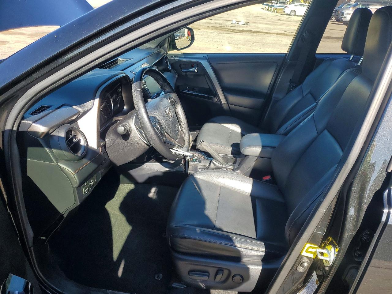 2016 TOYOTA RAV4 SE photo 13