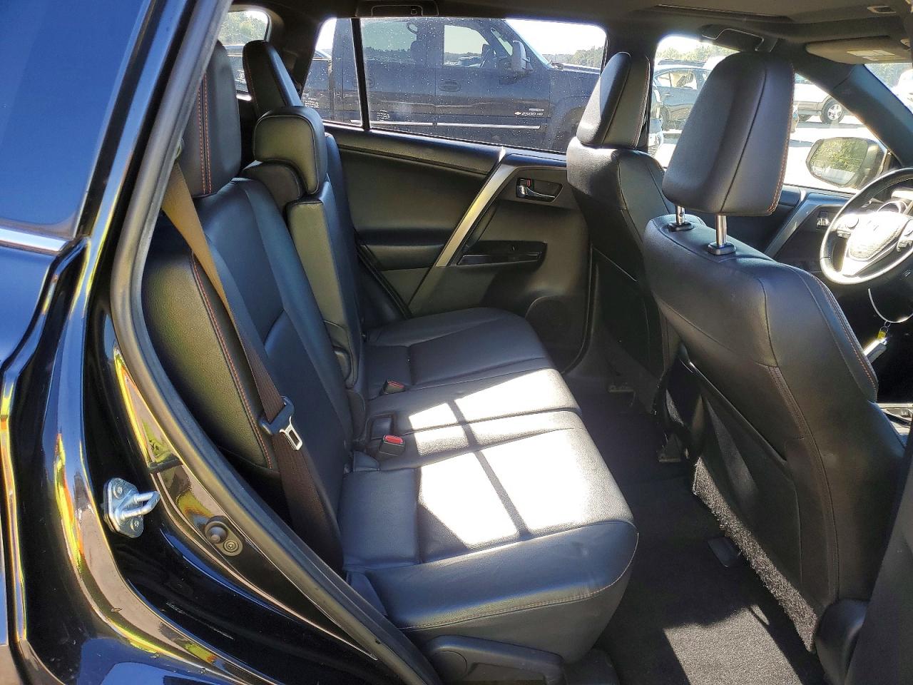 2016 TOYOTA RAV4 SE photo 21