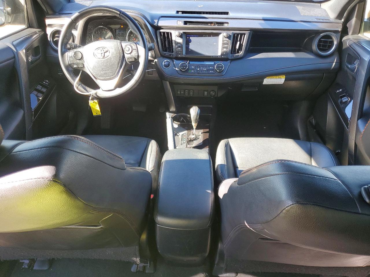 2016 TOYOTA RAV4 SE photo 15
