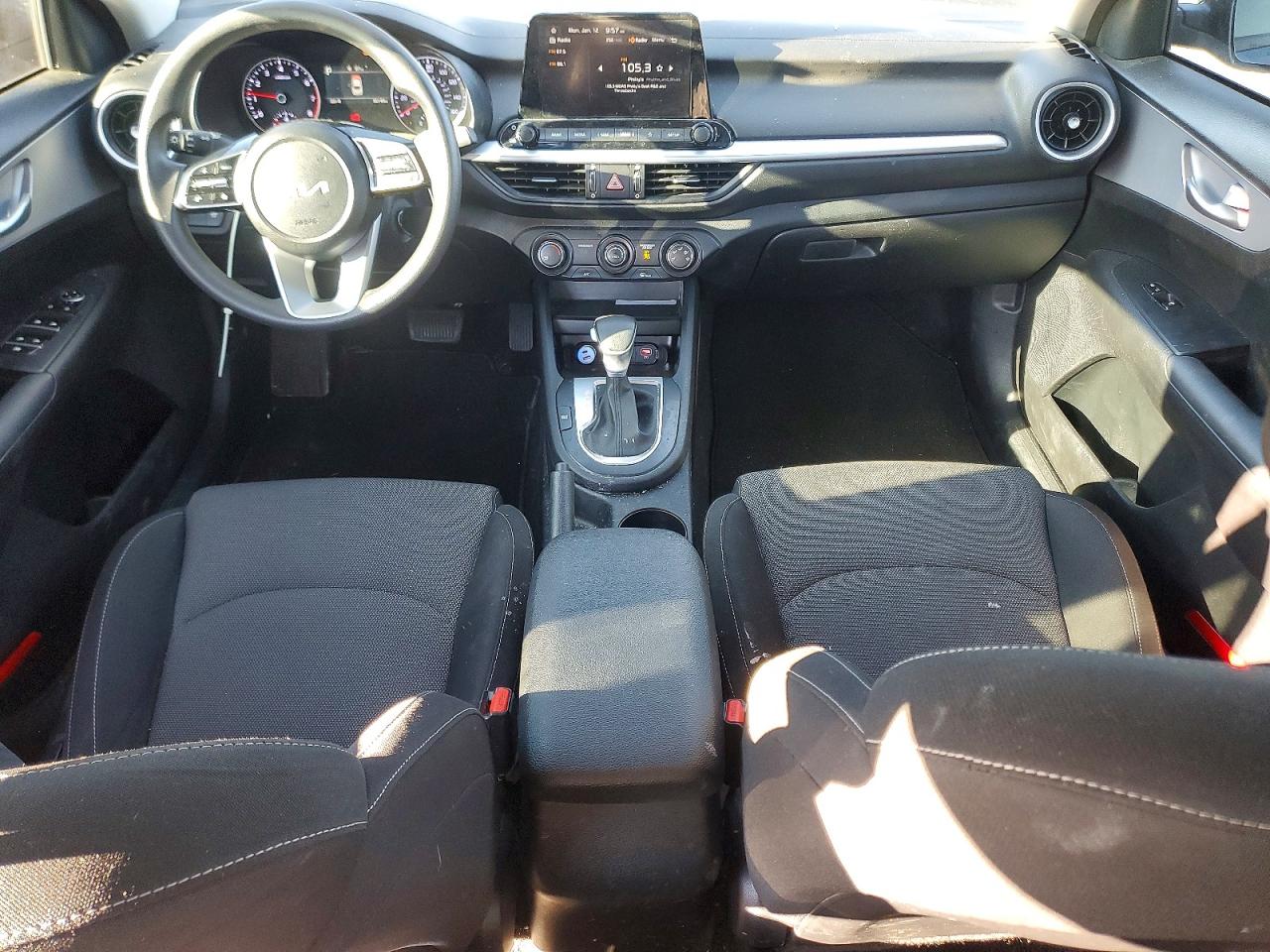 2024 KIA FORTE LX photo 8
