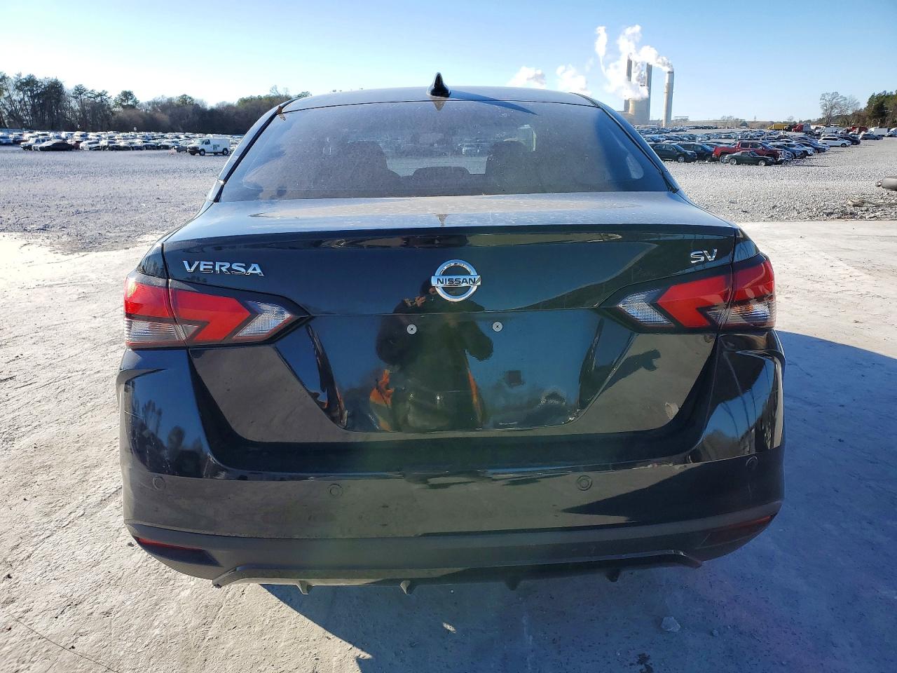 2021 NISSAN VERSA SV photo 6
