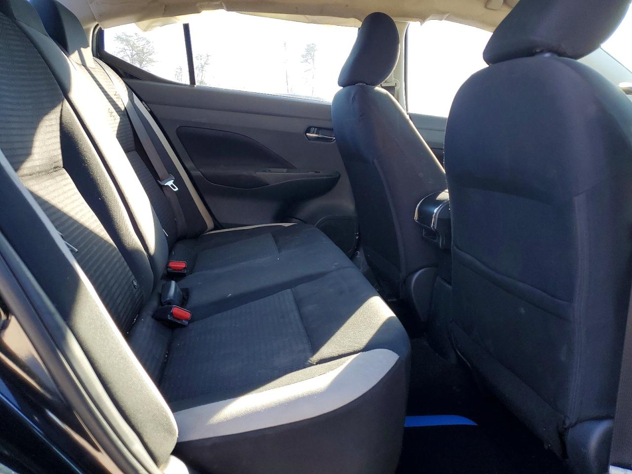 2021 NISSAN VERSA SV photo 10
