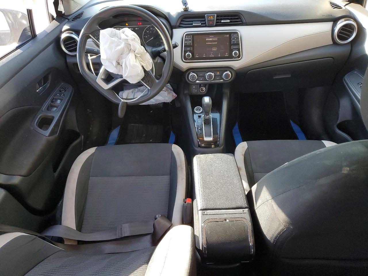 2021 NISSAN VERSA SV photo 8