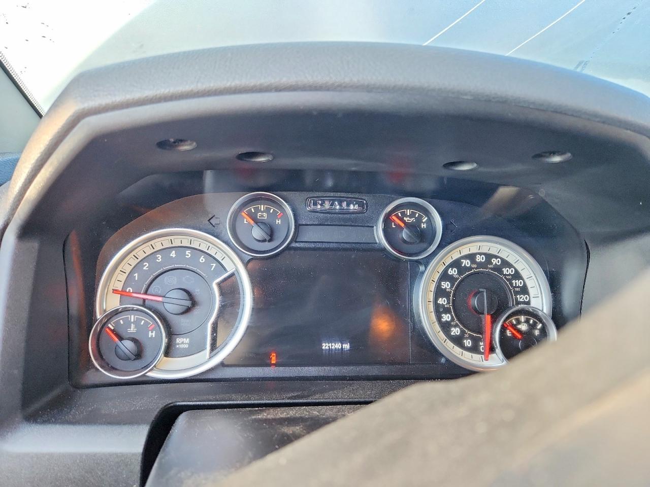 2015 RAM 1500 SLT photo 9