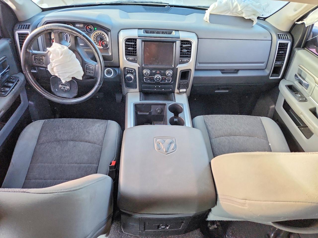 2015 RAM 1500 SLT photo 8