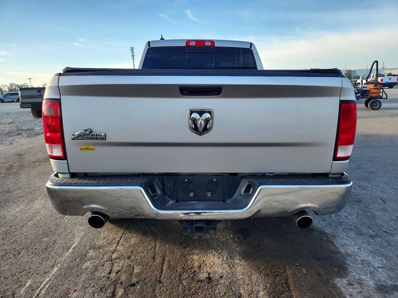 2015 RAM 1500 SLT photo 6