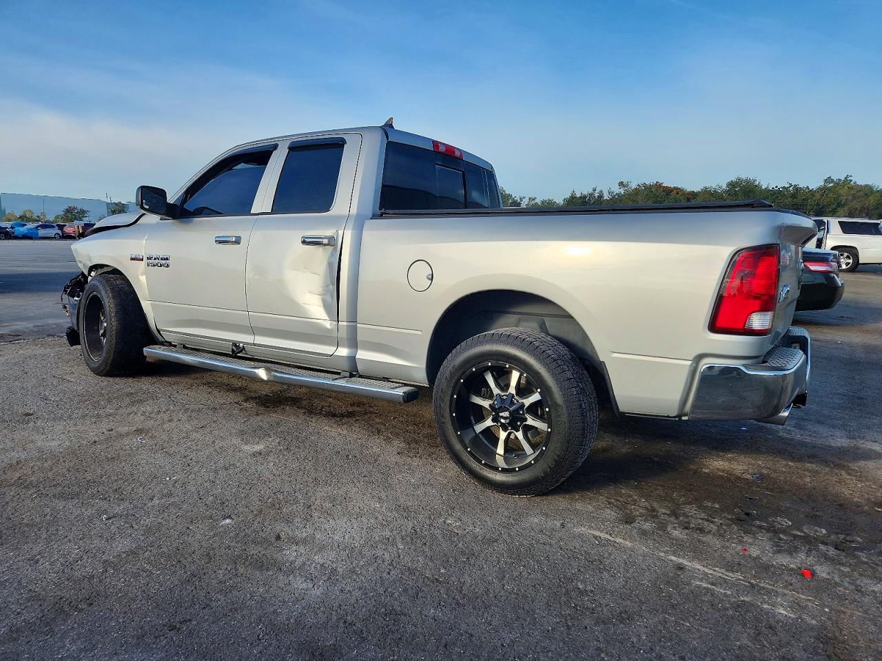 2015 RAM 1500 SLT photo 2