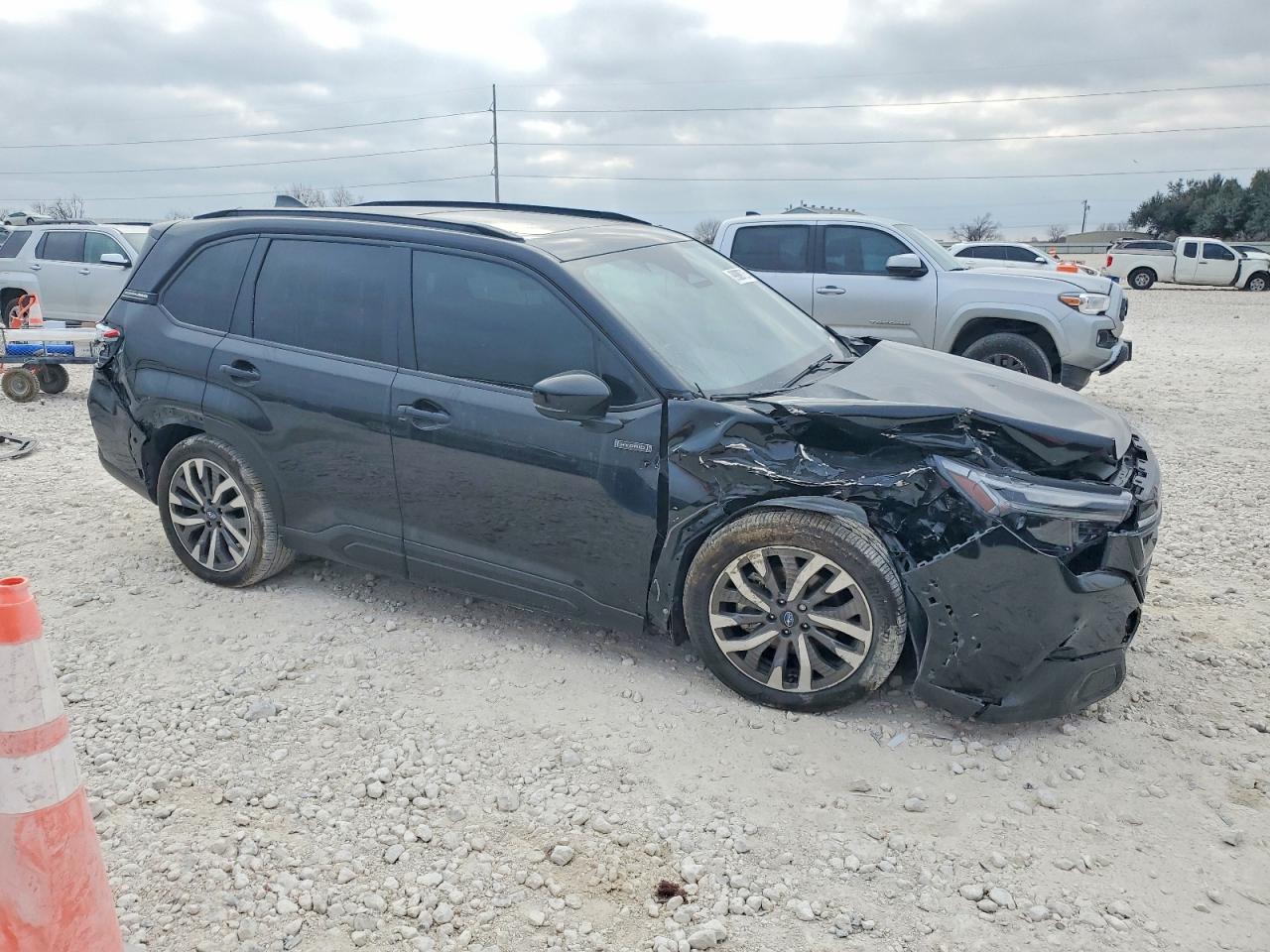 2025 SUBARU FORESTER TOURING photo 4