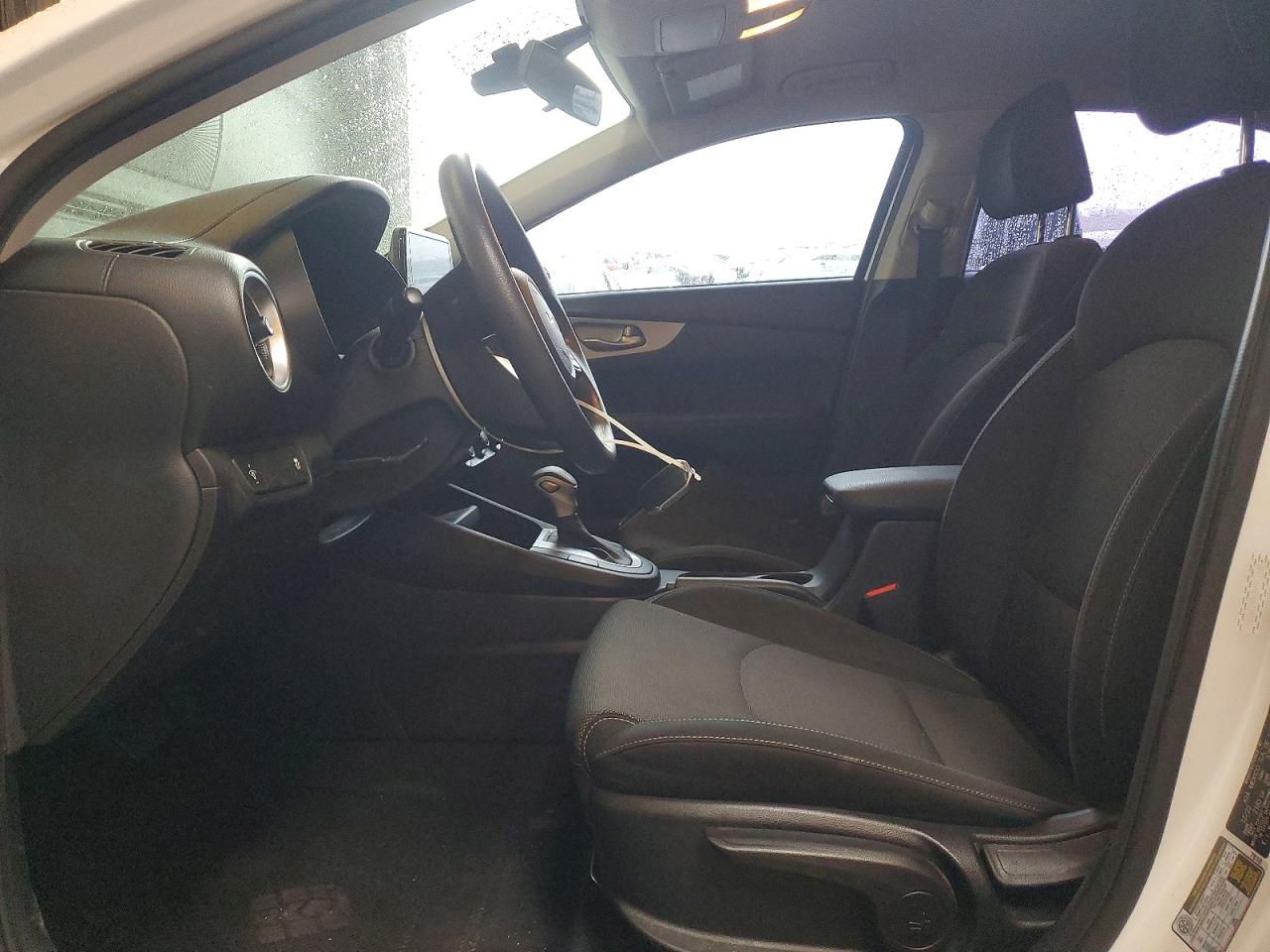 2024 KIA FORTE LX photo 13