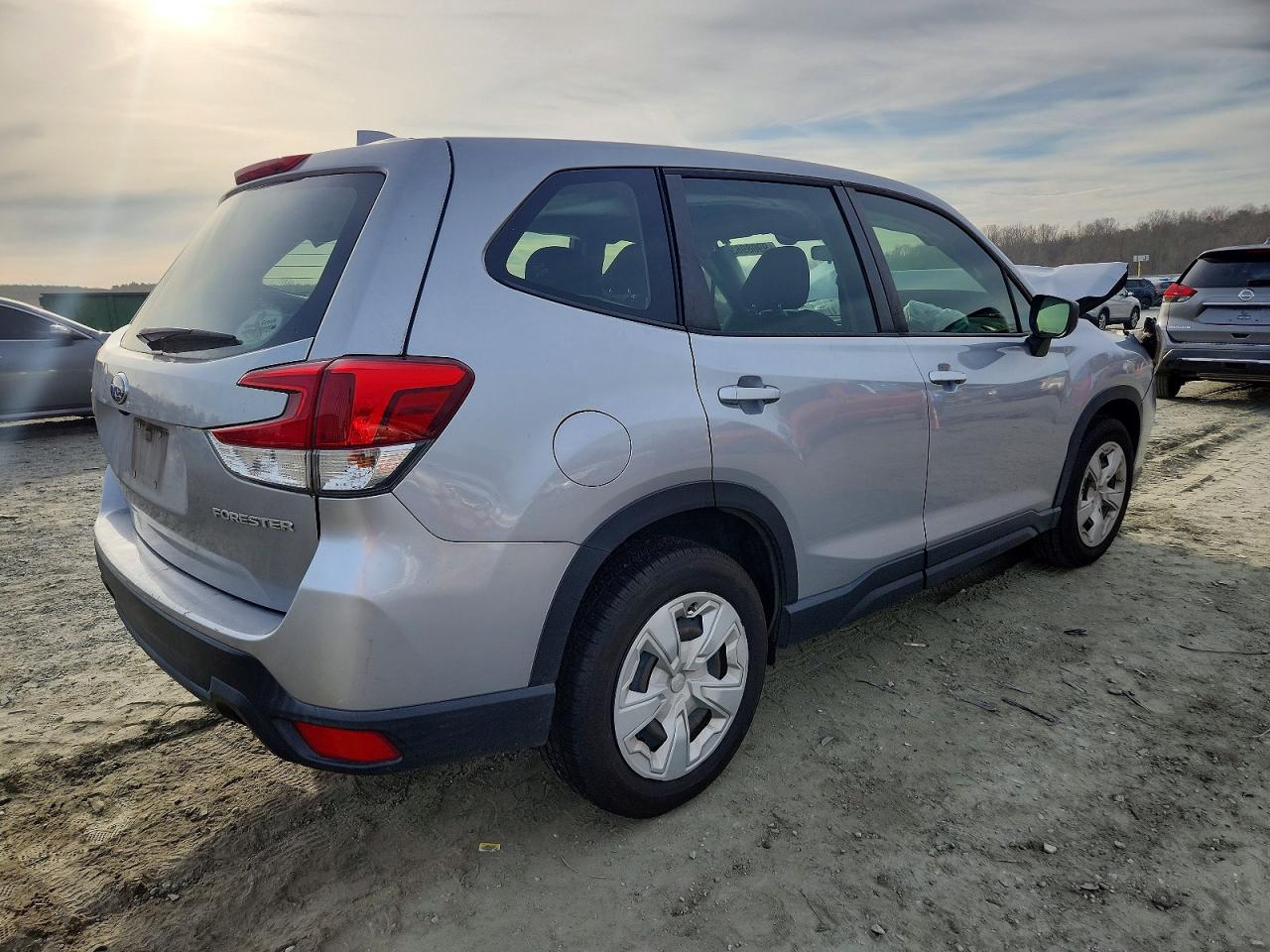 2019 SUBARU FORESTER photo 3